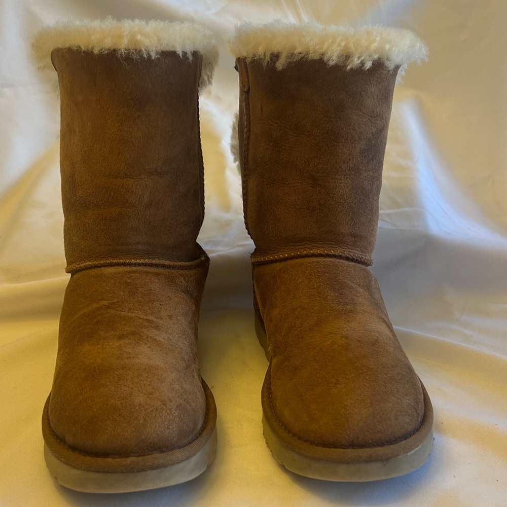 UGG Bailey Bow Signature Brown Pull-On Leather Shearling-Lined Boots - Sz 8